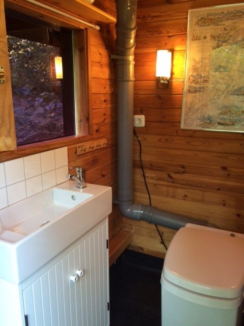 Ny frbrnningstoalett installerad -18/New combustion toilette installed 2018 