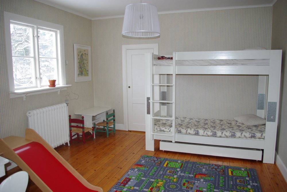 Sovrum/ barnrum .v / Bedroom childrens room upper floor 