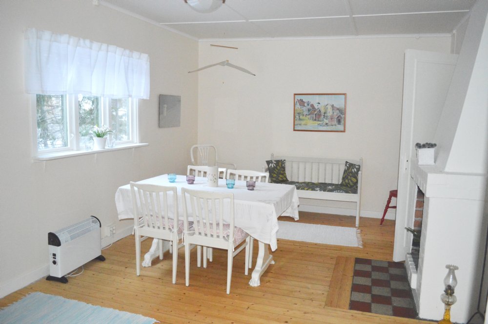Matplats i vardagsrummet/ Diningarea living room 