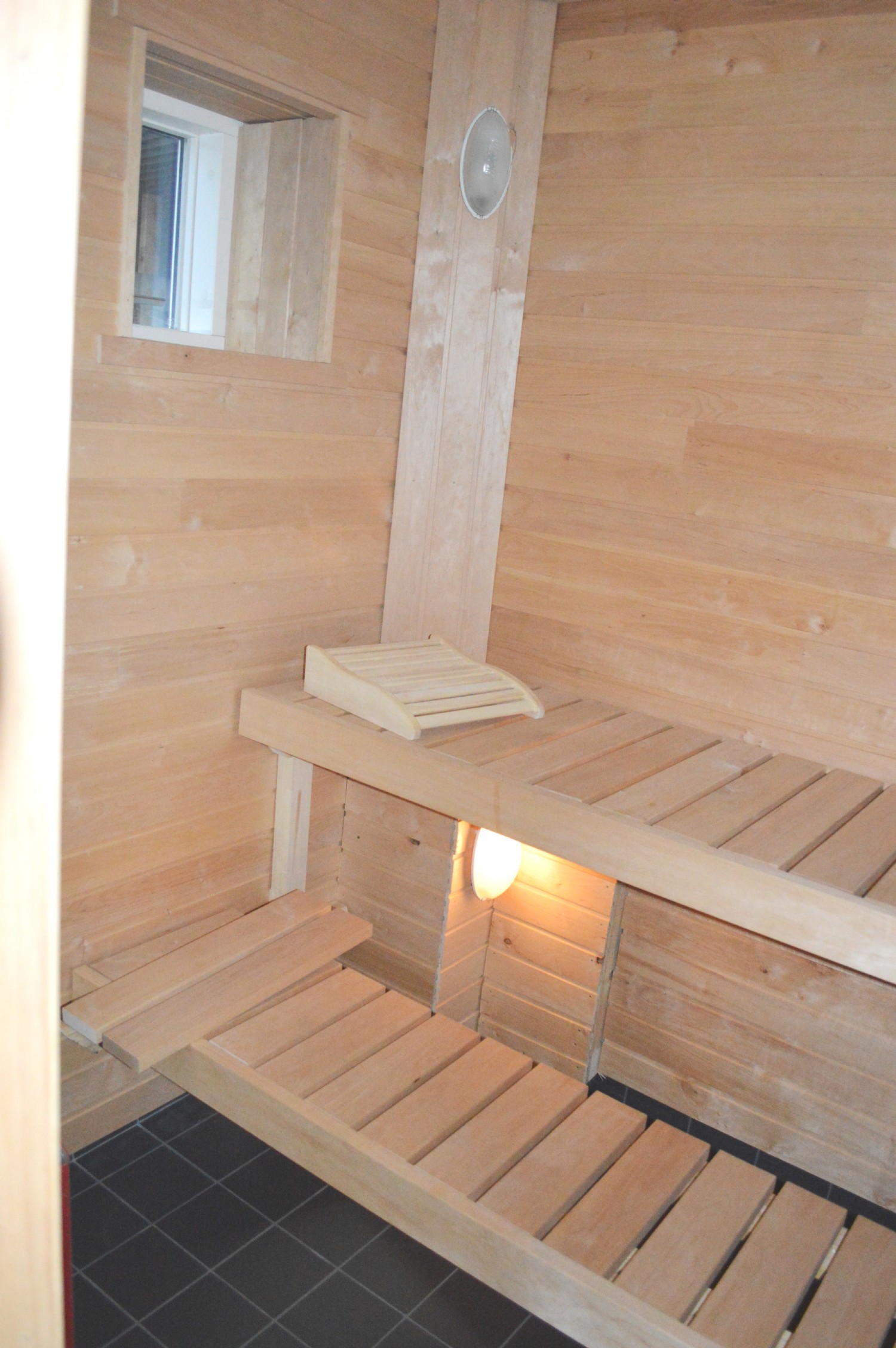 Nedervåning badrum med bastu/ Ground floor bath room with sauna