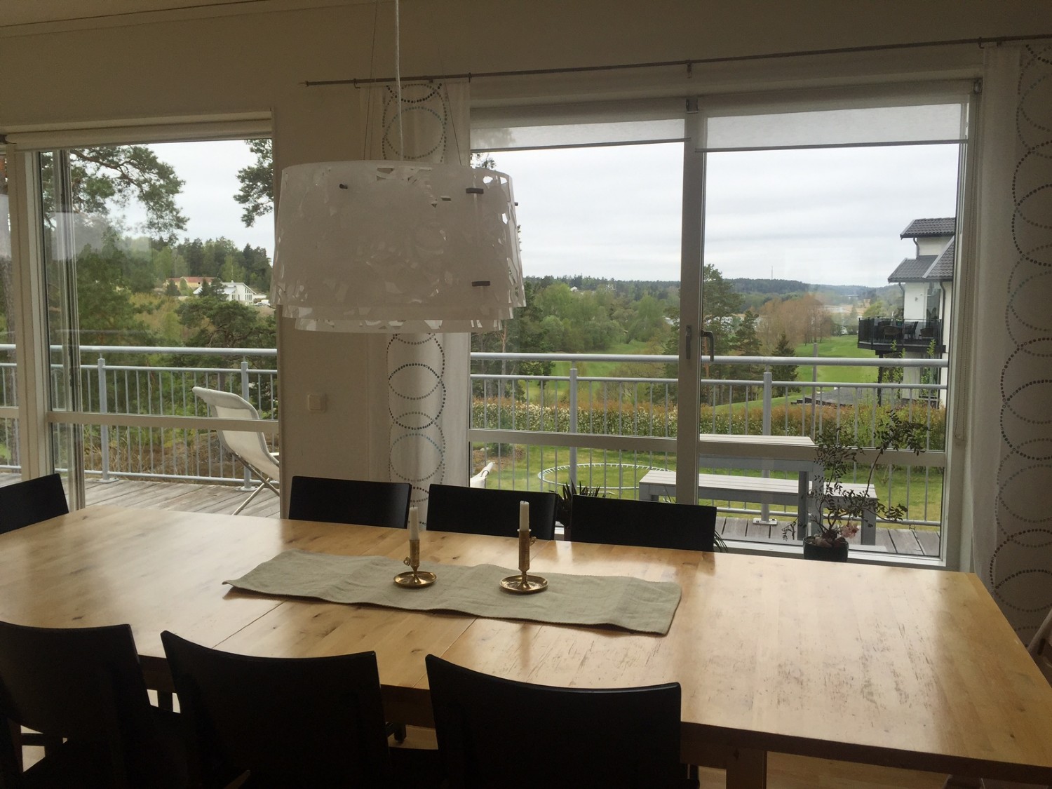 Entréplan matplats/ Entrance floor dining area
