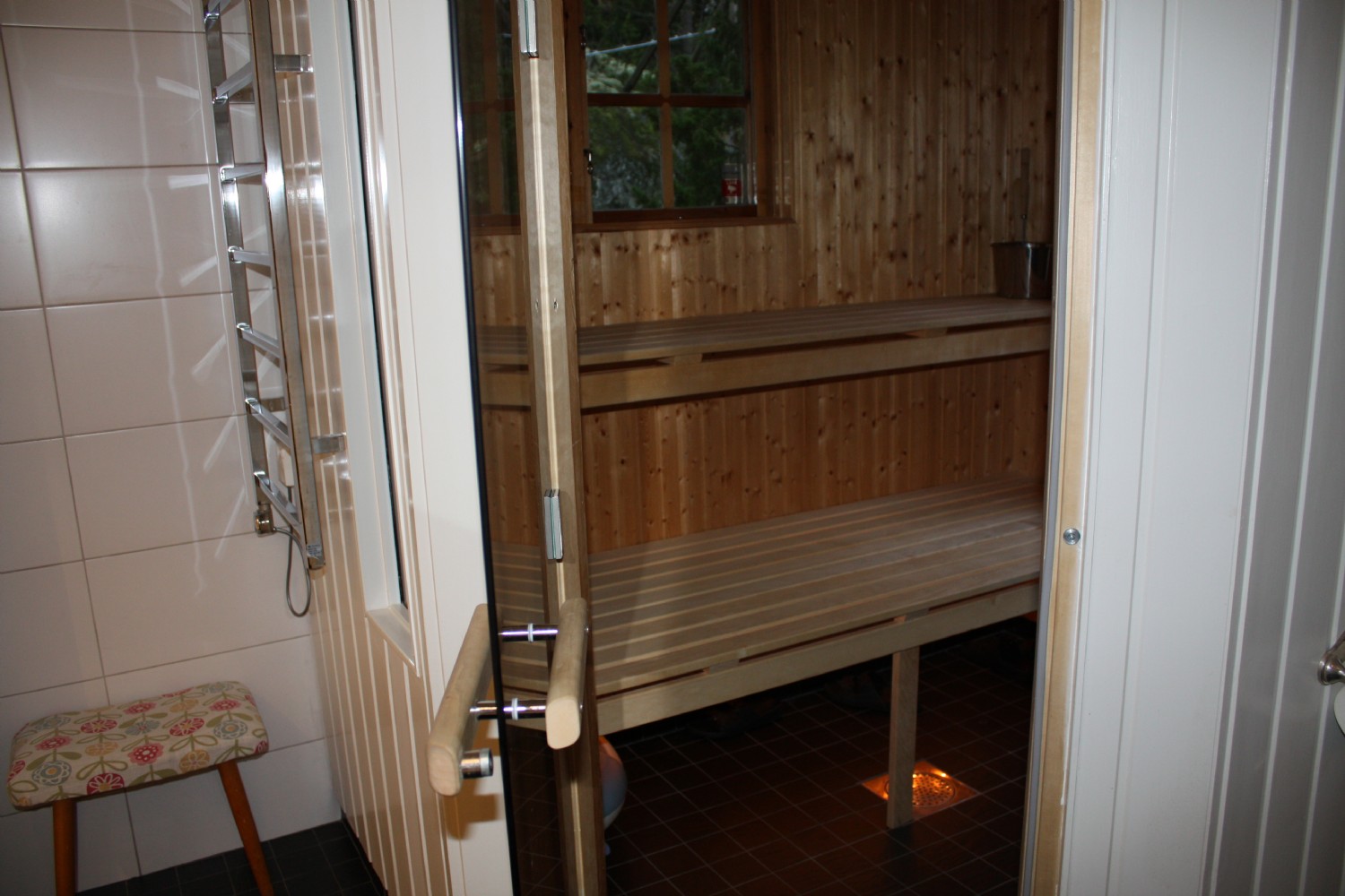 Badrum 2 med bastu / bathroom 2 sauna 