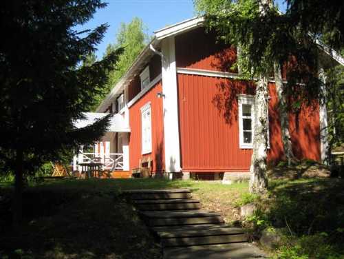 Huset sett från bastuhuset