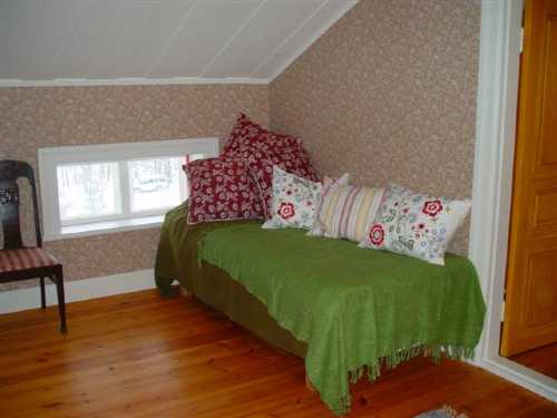 Enkelsäng i masterbedroom