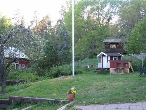 Solstugan längst bak till höger