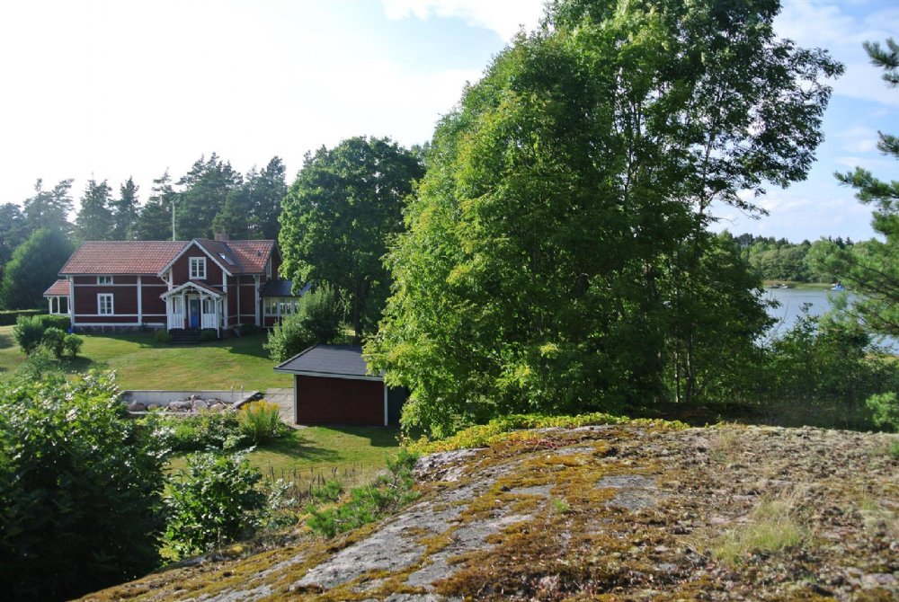 Huset, tomten och havet