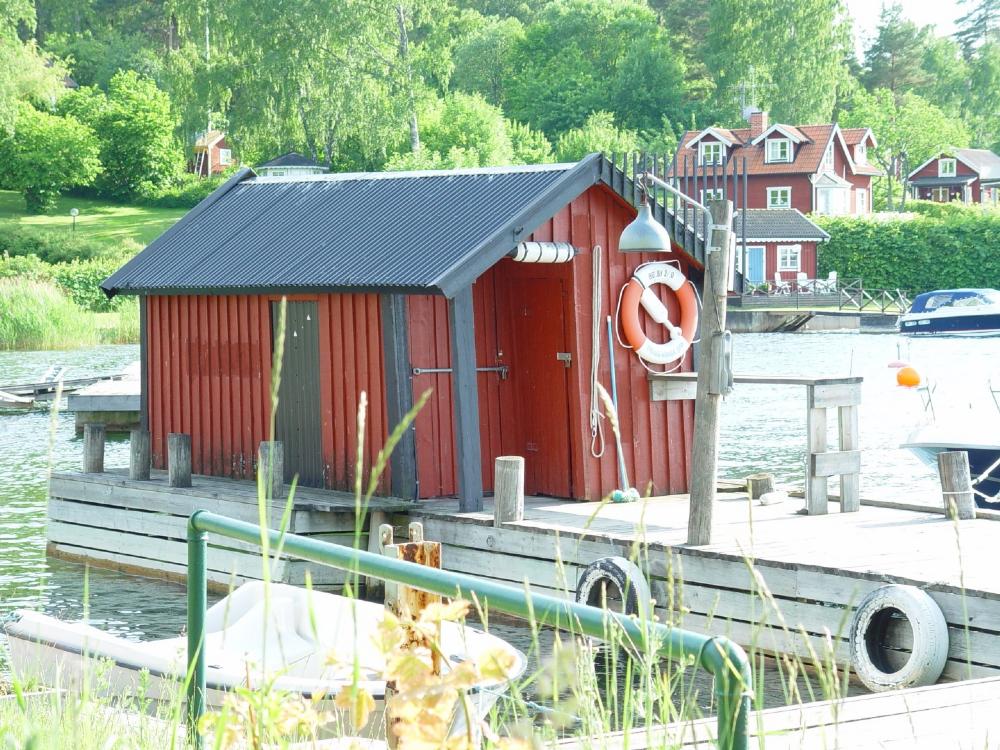 Sjöbod någonstans på ön