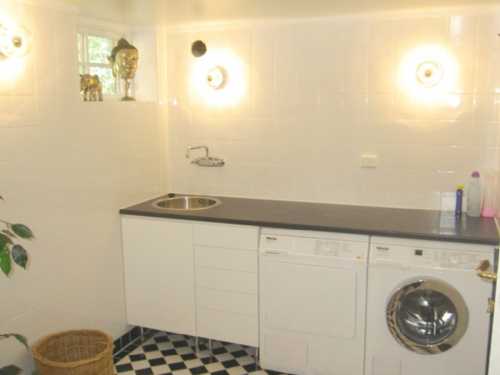 Badrum med tvättstuga i källaren/ Bath room and laundry in basement 