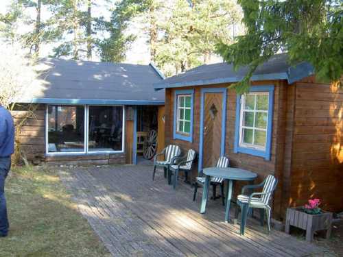 Friggan och härbret/ guest house and logcabin