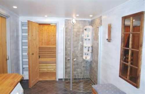 Bastu, massagedusch/ Sauna + massage jet shower