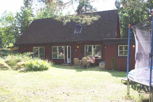 Husets baksida, trädgård / back of the house and garden