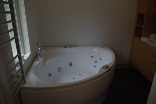 WC 2 med massagebadkar/ WC 2 with massage bathtub
