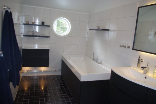 Badrum 1 / Bathroom 1