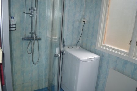 Duschrum, tvättmaskin/ Shower and laundry room