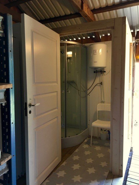 Dusch i separat byggnad/ Shower in separate buildning