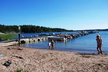 Sandstrand Ladviken Vindö/ Sandy beach Ladviken Vindö