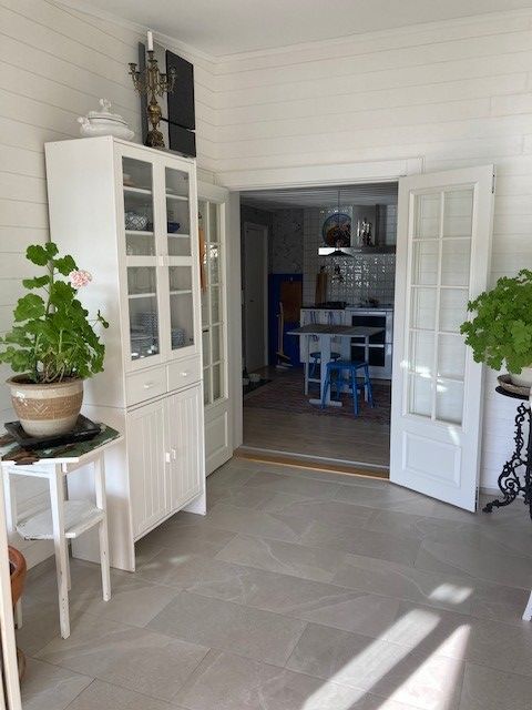 Matrum mot kök/ Kitchen conected with dining room