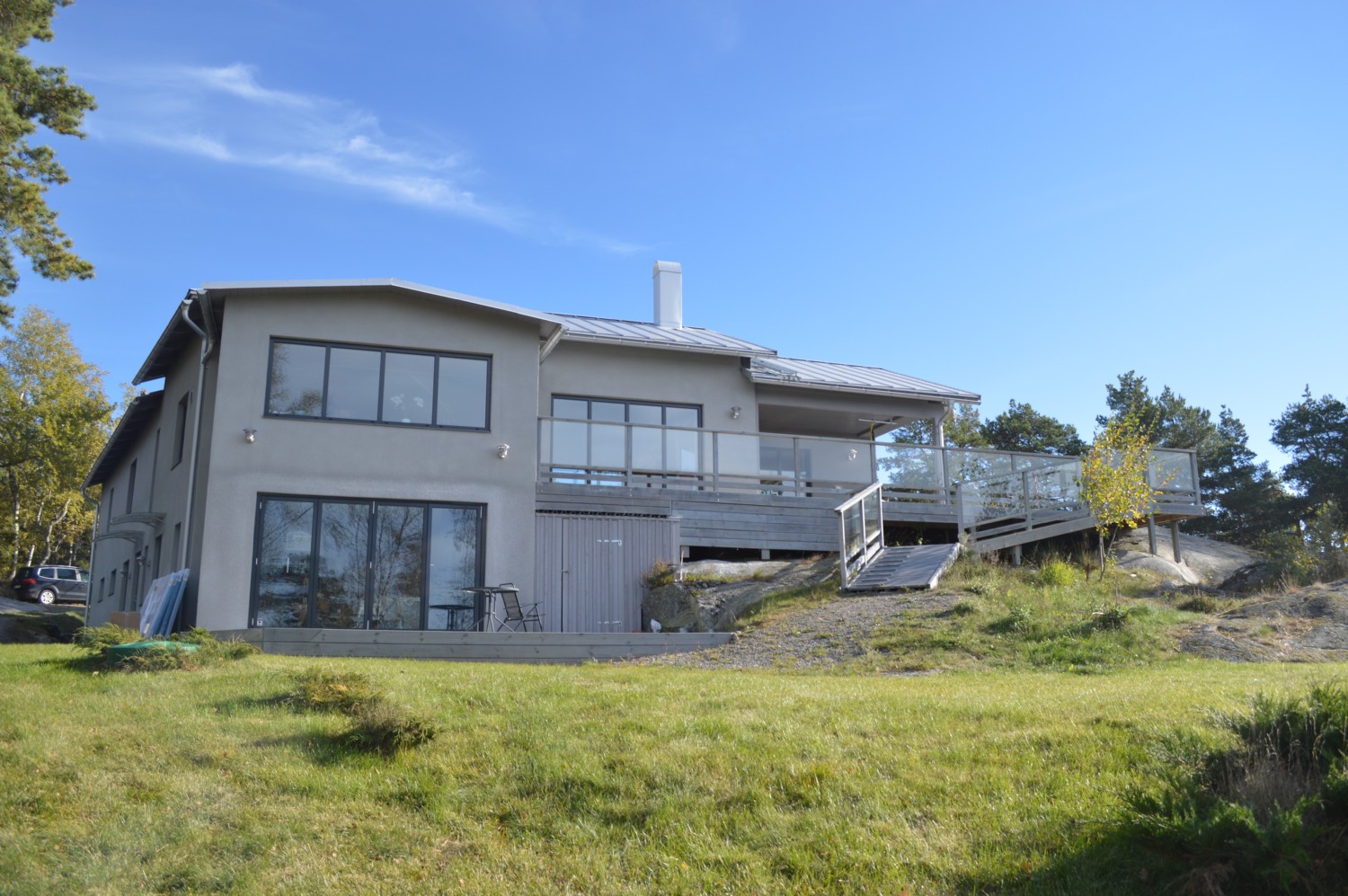 Fasad mot sjösidan/ House facing seaside