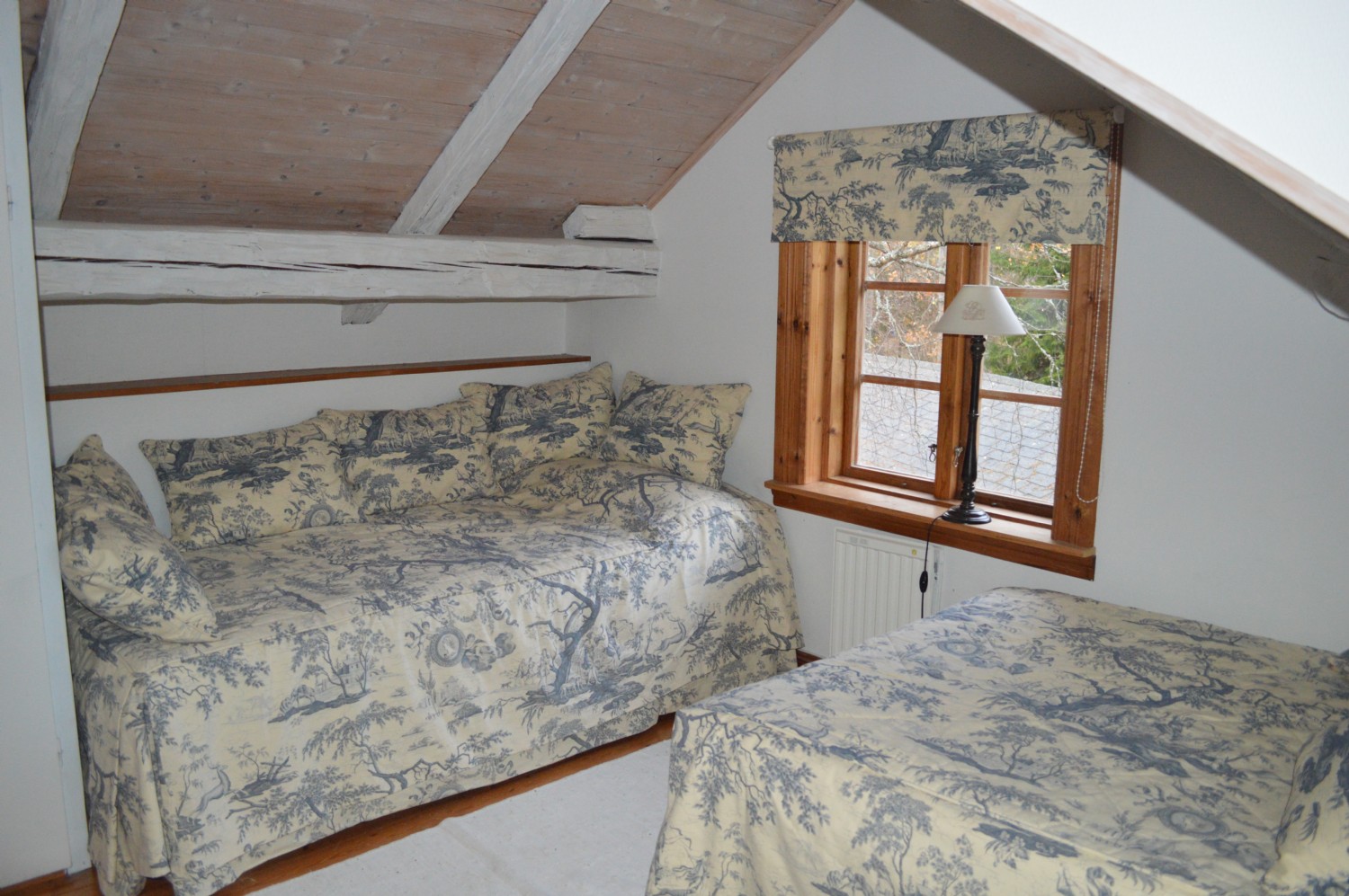 .V. sovrum 1 / Upper floor bed room 1 