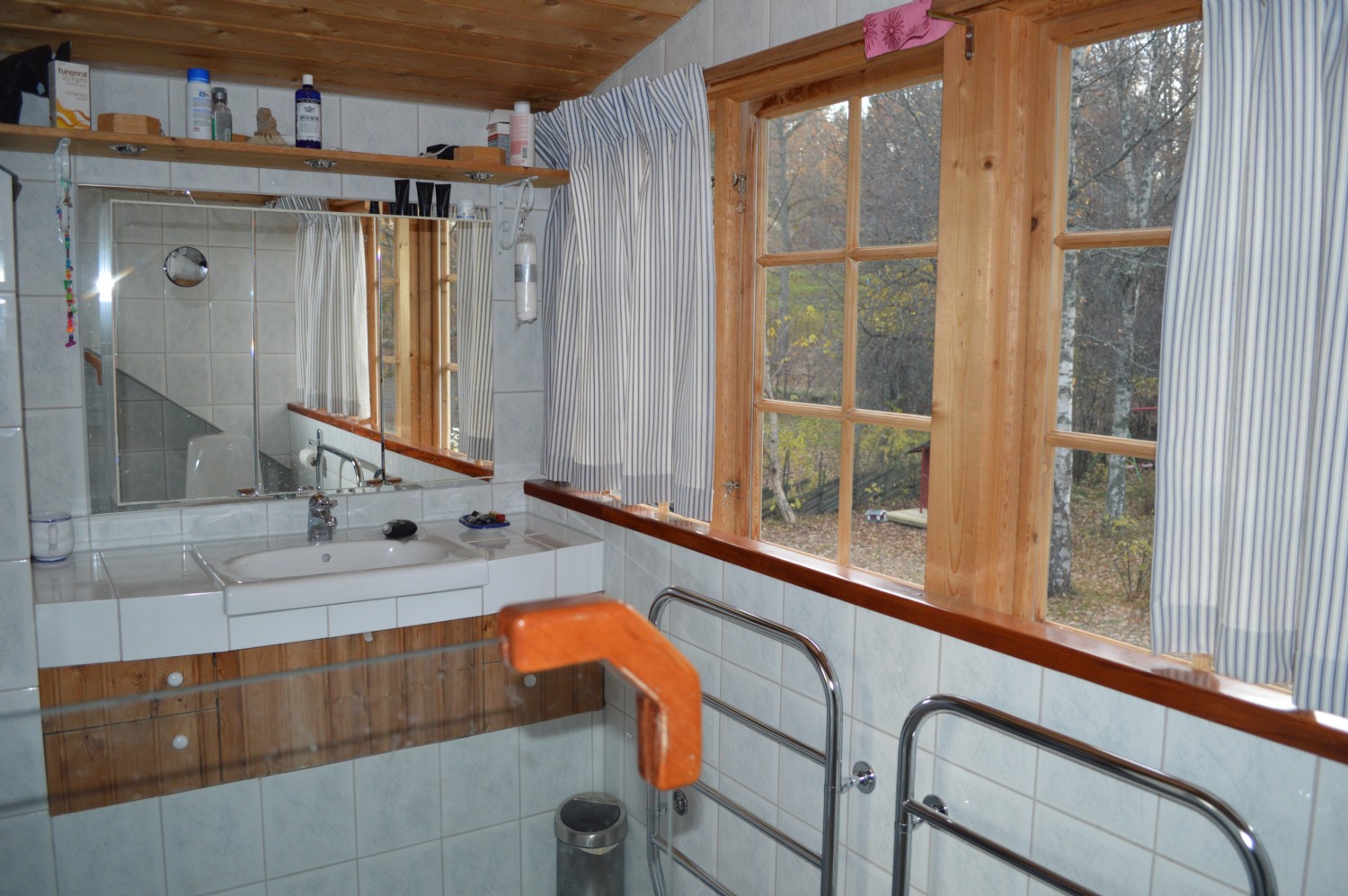 Ö.V. Badrum/ Bath room upper floor 