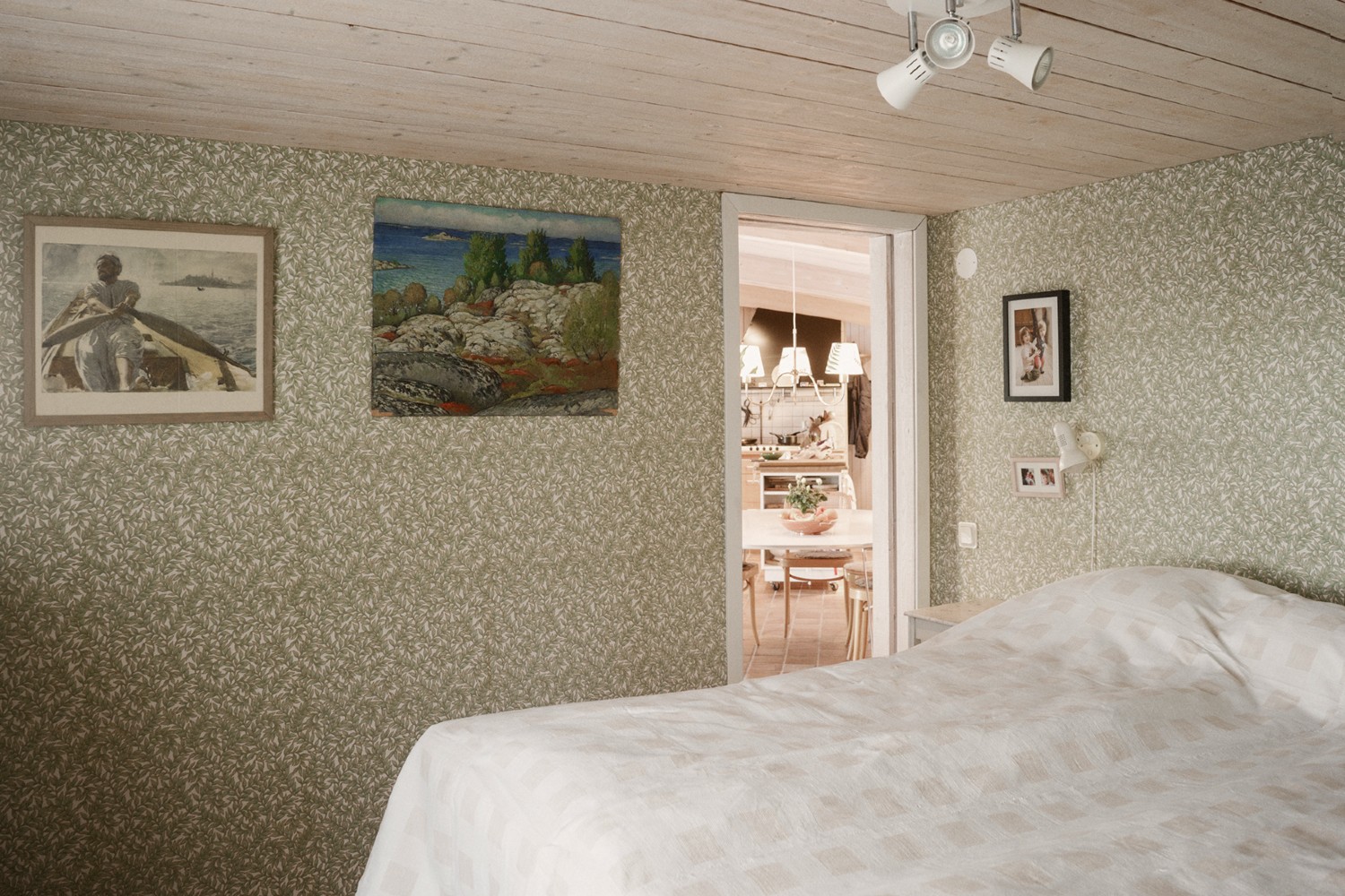 Sovrum 1 stora huset/ Bed room 1 main house