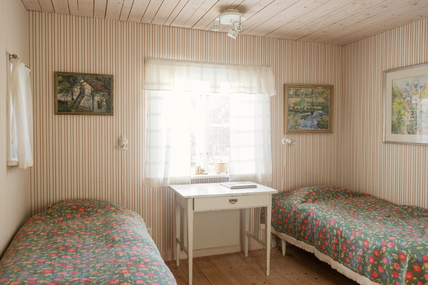 Sovrum 2 stora huset/ Bed room 2 main house