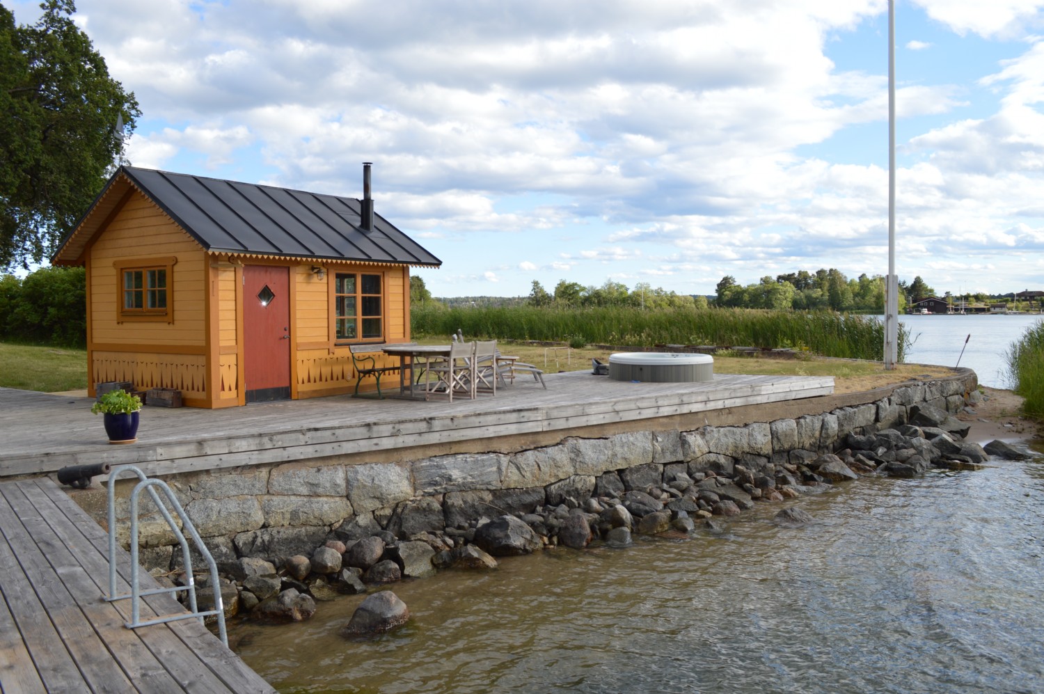 Bastuhus och badstege/ Sauna and  bathing ladder from the jetty  