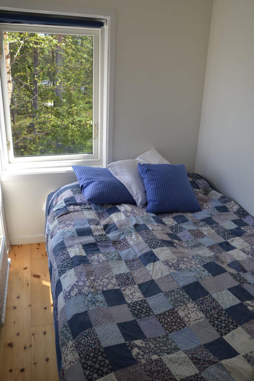 Sovhytt med mindre dubbelsäng/ Sleeping cabin with double bed 140*200 cm