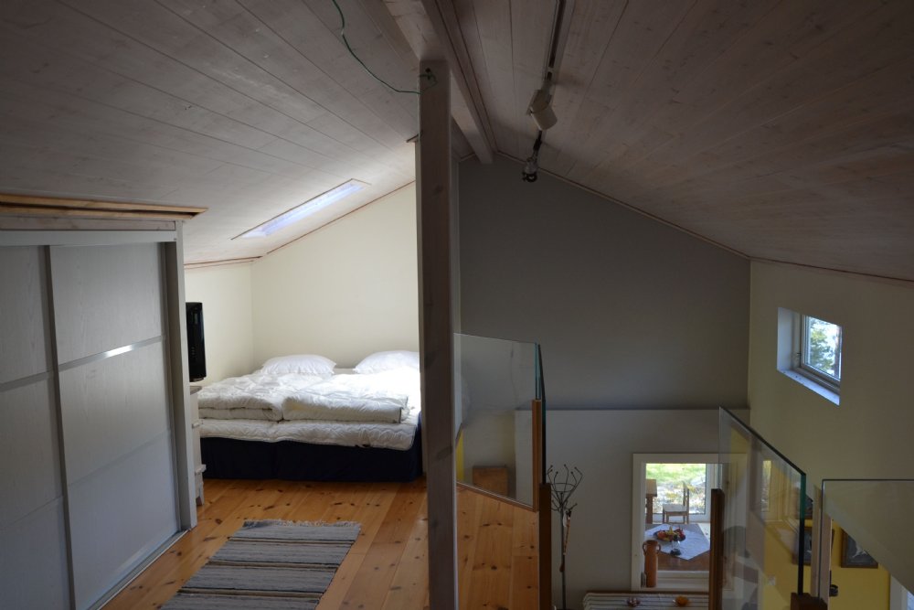 Dubbelsäng på loftet / Double bed at loft