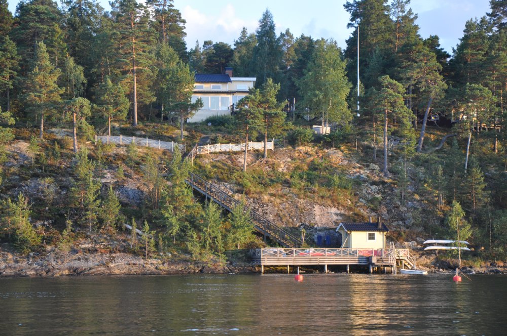 Huset från sjösidan / House from seaside