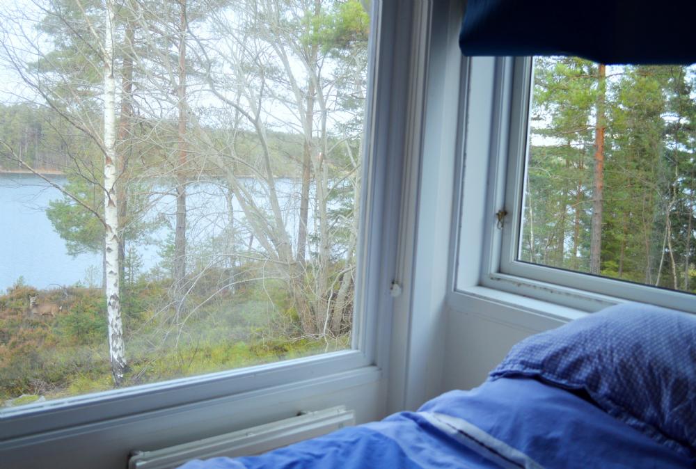 Sovhytt med mindre dubbelsäng/ Sleeping cabin with double bed 140*200 cm