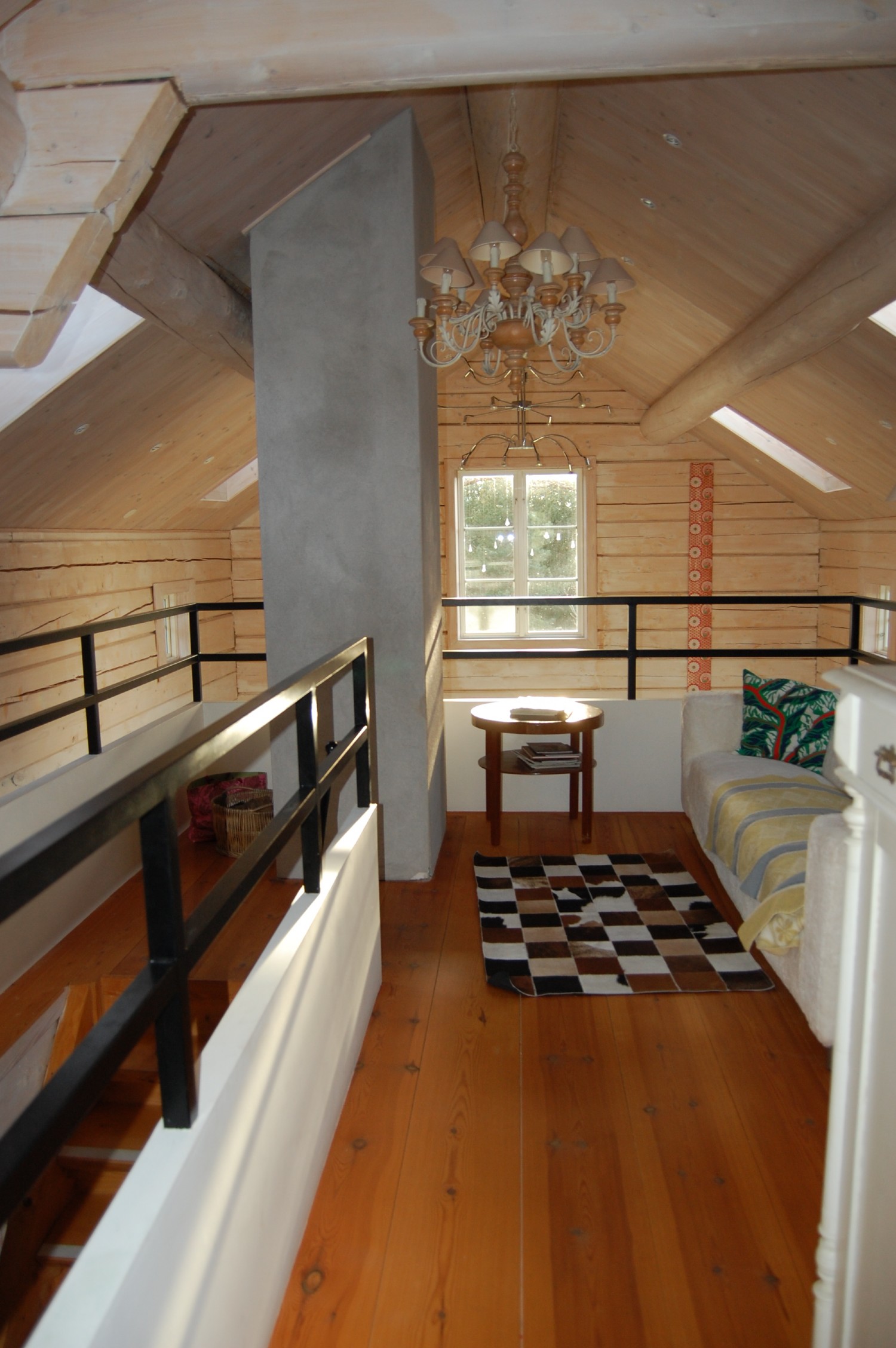 Hall ö.v/ Hallway upper floor