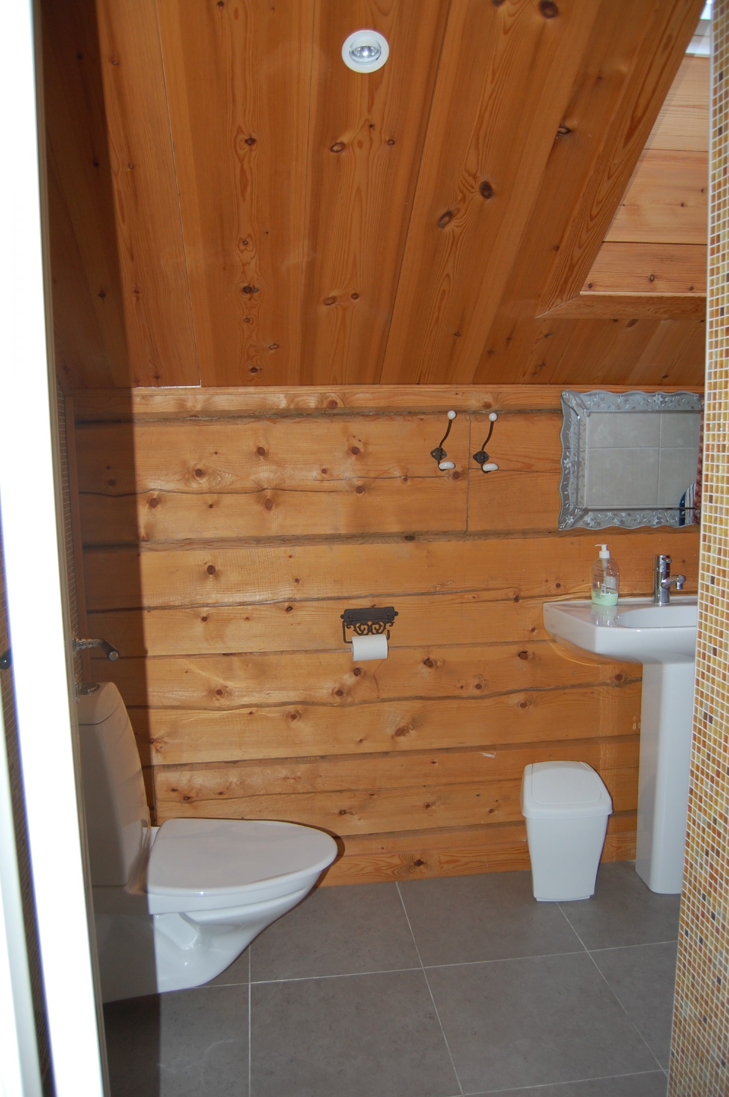 Badrum 3 ö.v/ Bath room 3 upper floor
