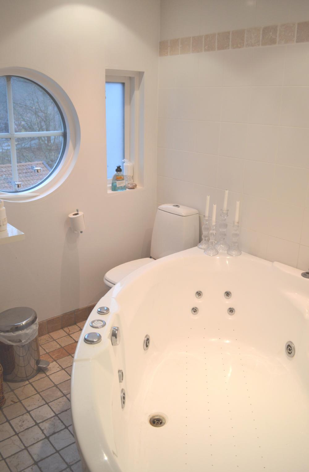 Badrum ö.v/ Bath room upper floor