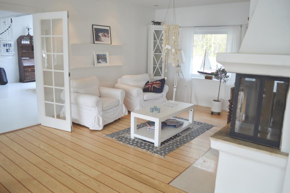 Allrum n.v/ Living room entrance floor