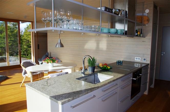 Kök med matplats / Kitchen with dining area