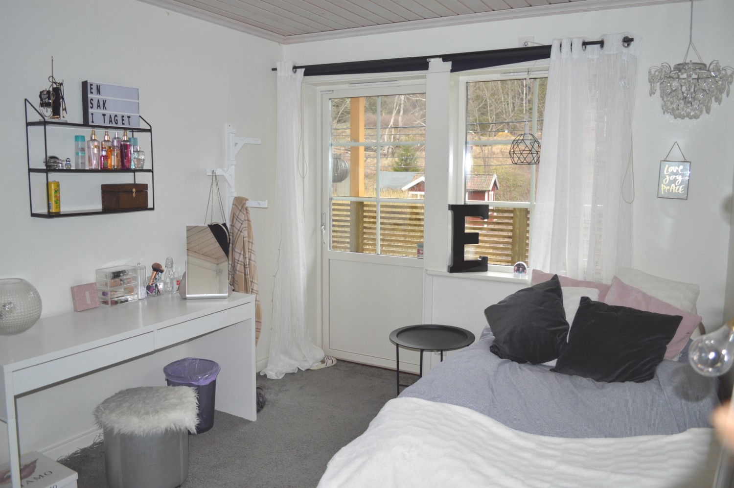 Sovrum ö.v./Bedroom upper floor