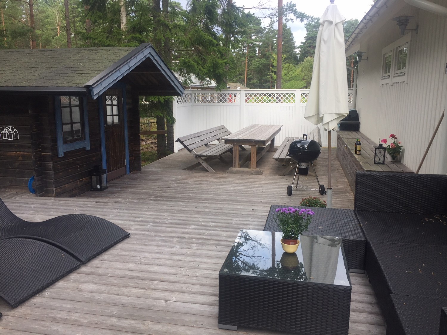 Altan och gäststuga/ Patio and guest house
