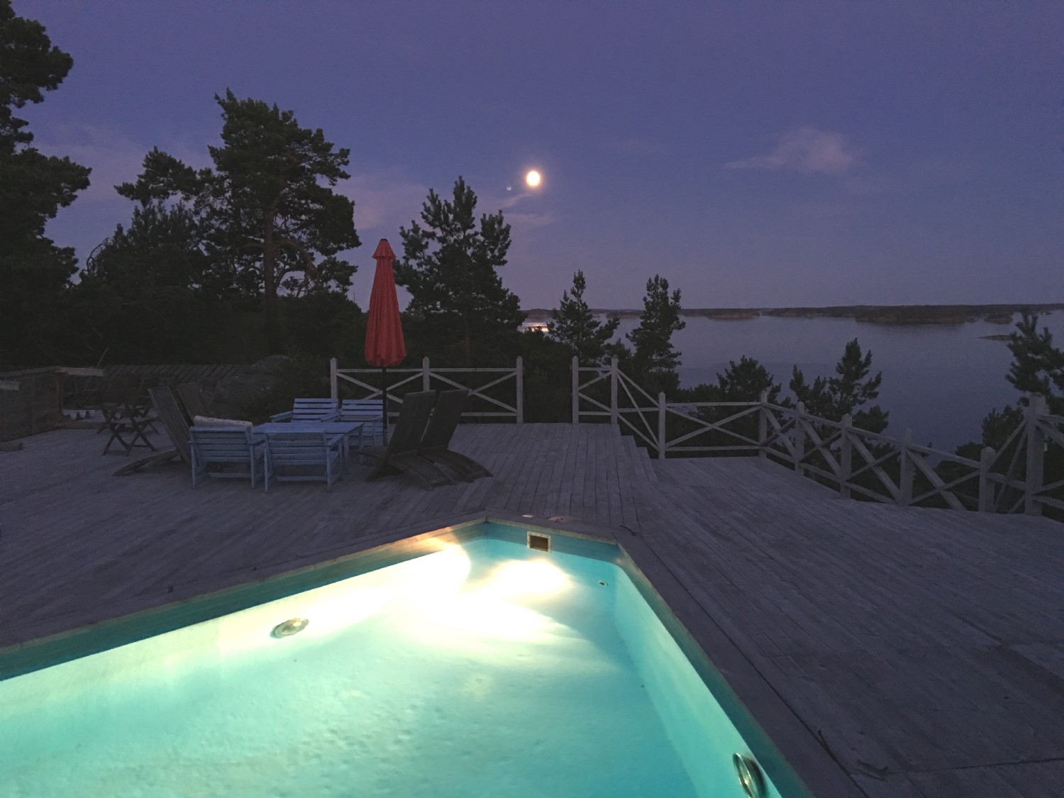 Kvällsvy/ Mörtviken by night