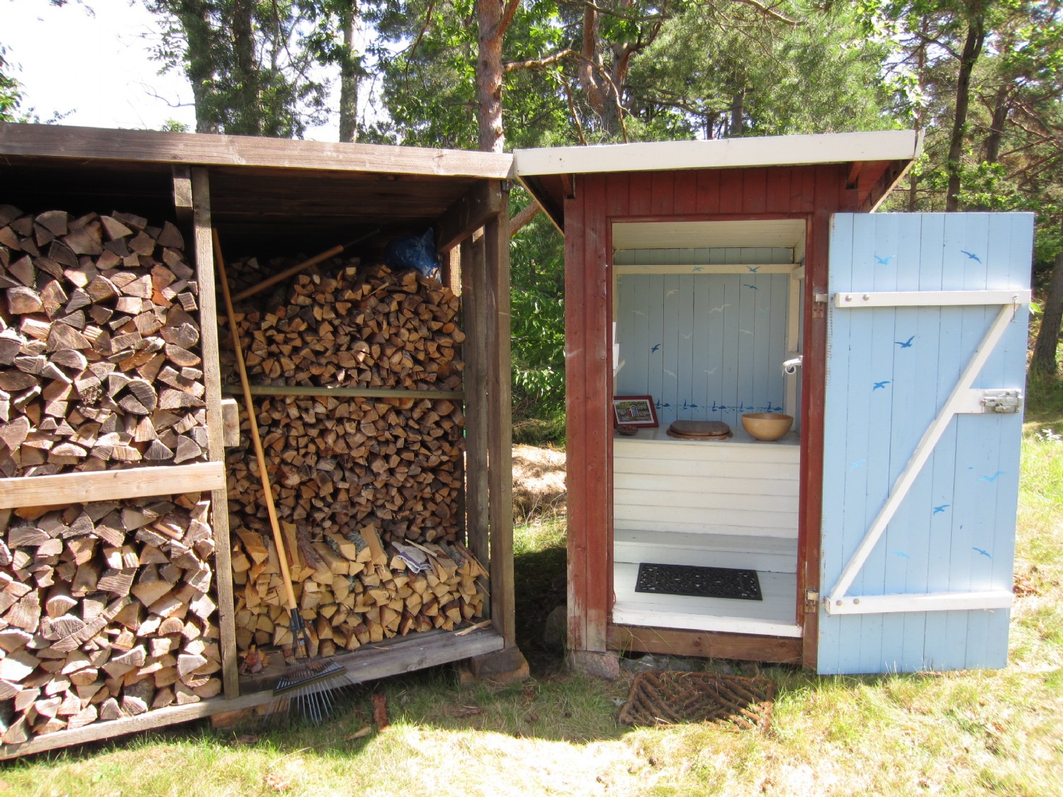 Utedass/ out house