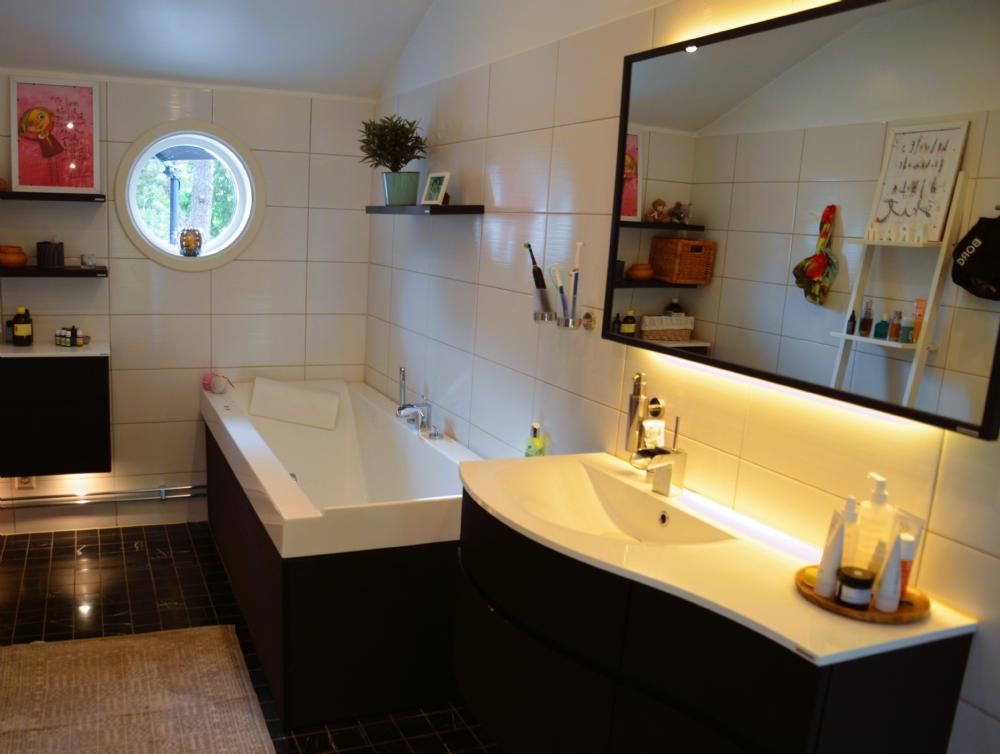 Badrum 1/ Bath room 1