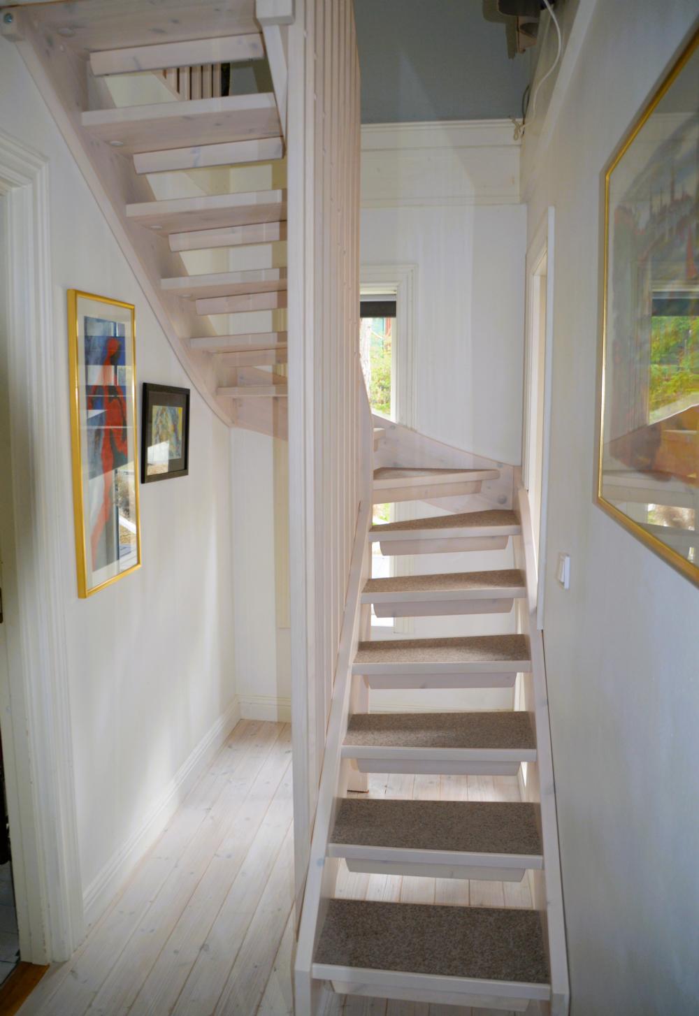Trappa till sovrum 3 / Stairs to bedroom 3