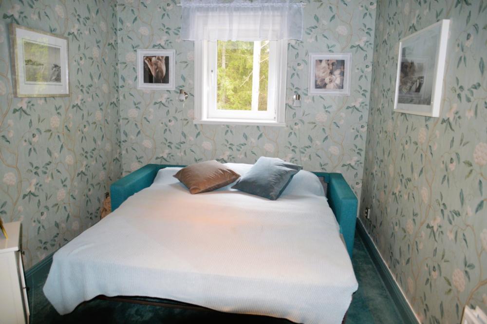 Sovrum 1 ny bra bäddsoffa/ Bed room 1 New bed sofa high quality