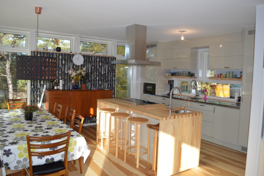 Kök och matplats/ Kitchen and dining area
