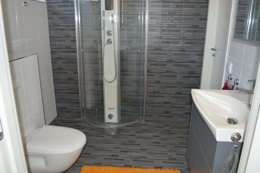Badrum n.v/ Bath room entrance floor
