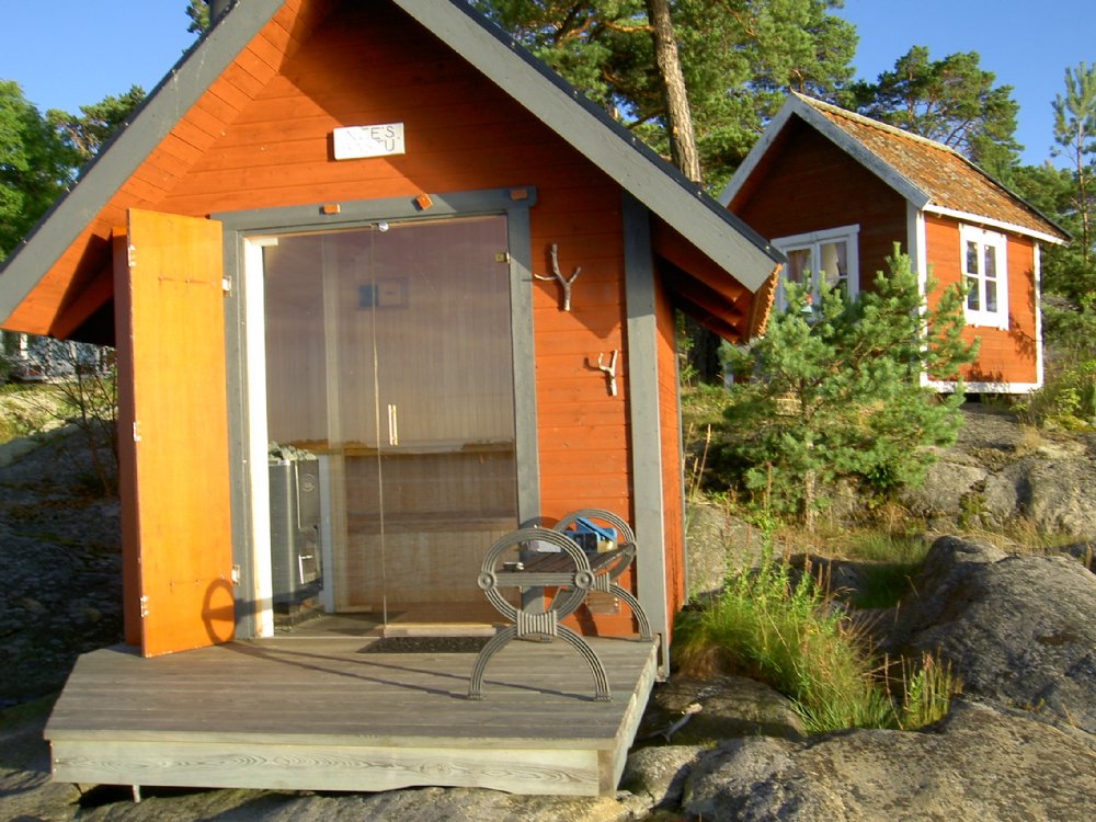 Sauna, guest house behind