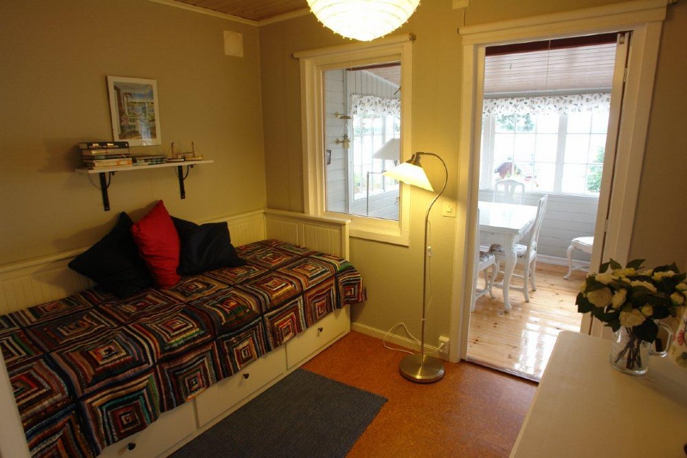 Sjövillanbedroom 2, single/double bed