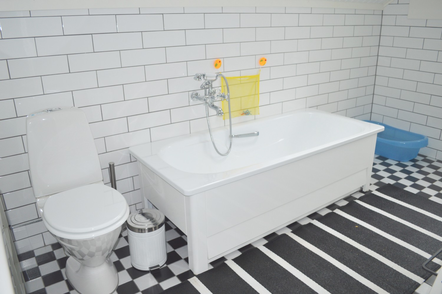 Badrum vid sovrum 3 ö.v/ Bath room conected to bed room 3
