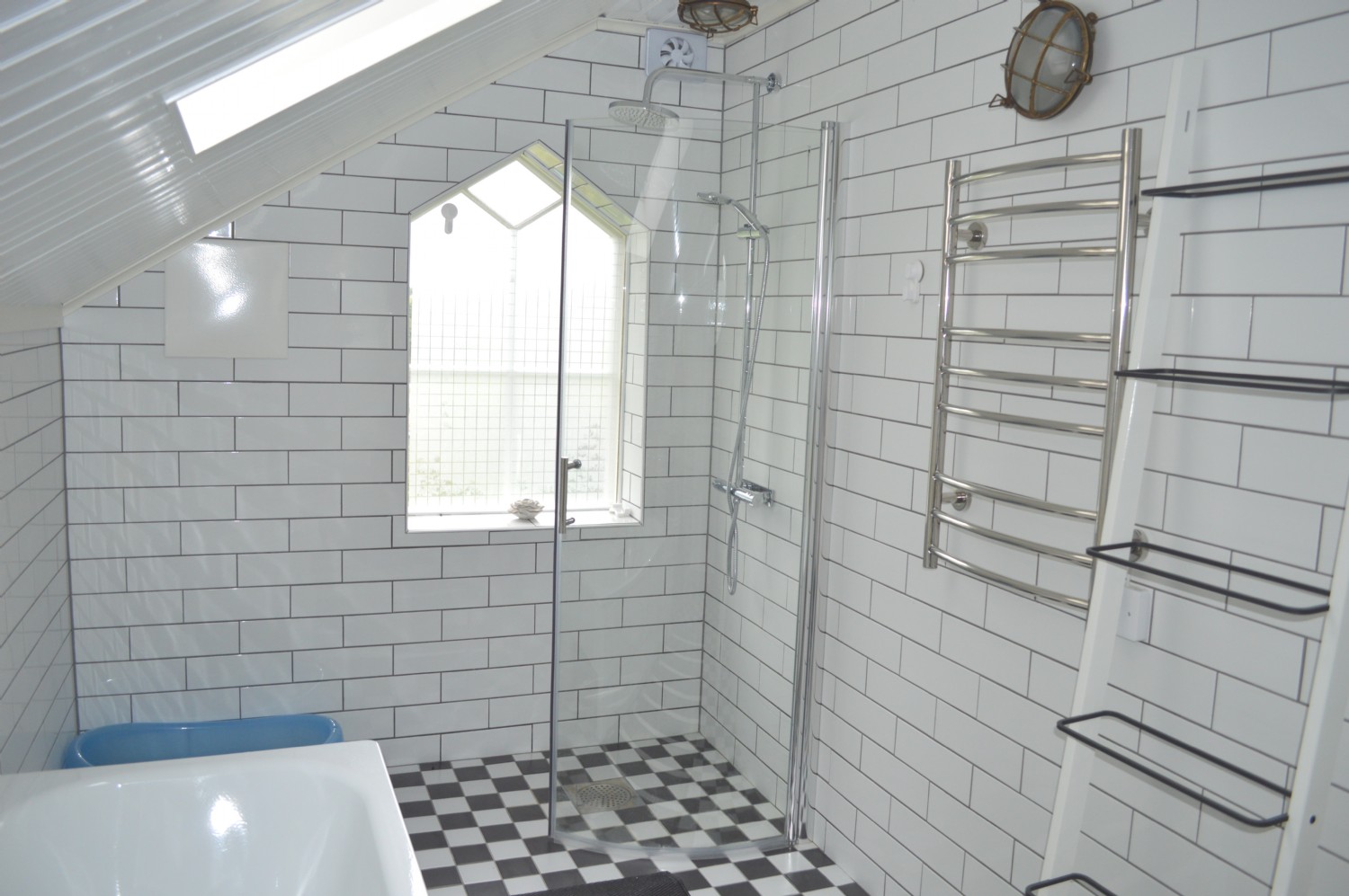 Badrum vid sovrum 3 ö.v/ Bath room conected to bed room 3
