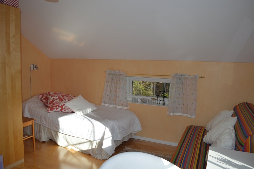 Ö.V sovrum 2/ upper floor bed room 2